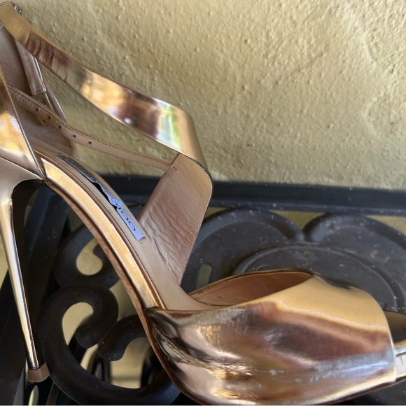 Jimmy Choo Gold Mirror 4” Heel - Picture 7 of 11